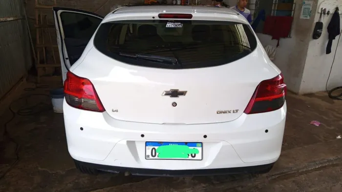 Chevrolet Onix Hatch LT 1.0 8V Flex Power Mec. 4P 2015