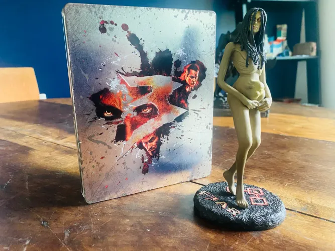 Jogo Fear 3 Edição de Colecionador PS3 com boneco que brilha no escuro.
