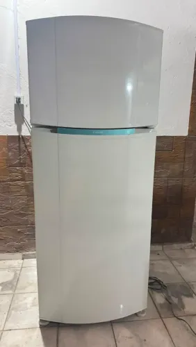 Geladeira Consul semi nova 450 litros.
