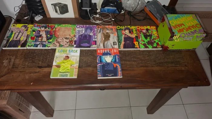 Box Chainsaw Man + Outros. (Preço negociável)
