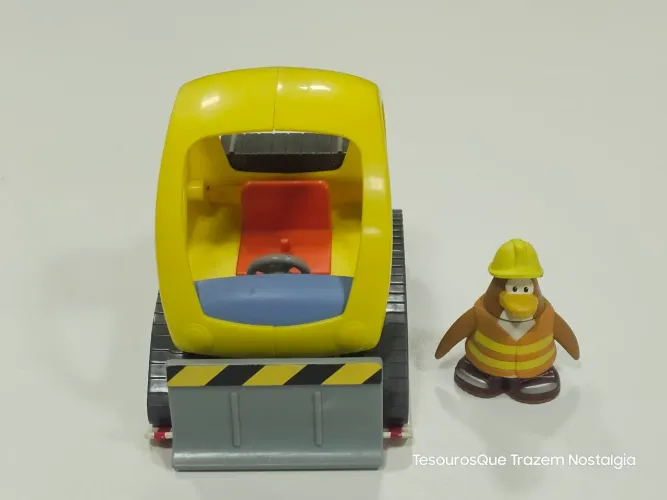 Veículo Snow Trekker Club Penguin Acompanha um Personagem Jakks 2009 Disney