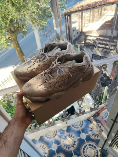 YEEZY 500 TAUPE LIGHT<br>42<br>R$1.000<br><br>*DUNK LOW ELEPHANT PRINT*<br>42<br>R$800