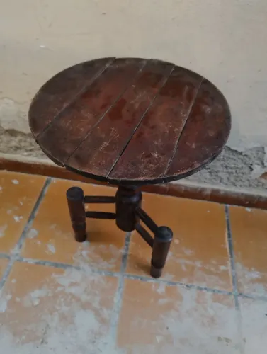 Mesinha de Madeira para restauro falta um pezinho