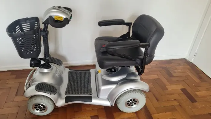 Cadeira de Mobilidade Elétrica Freedom Mirage SX/RX - Excelente Estado