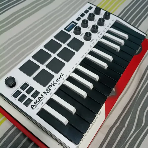 Controlador MIDI Akai MPK Mini MK3