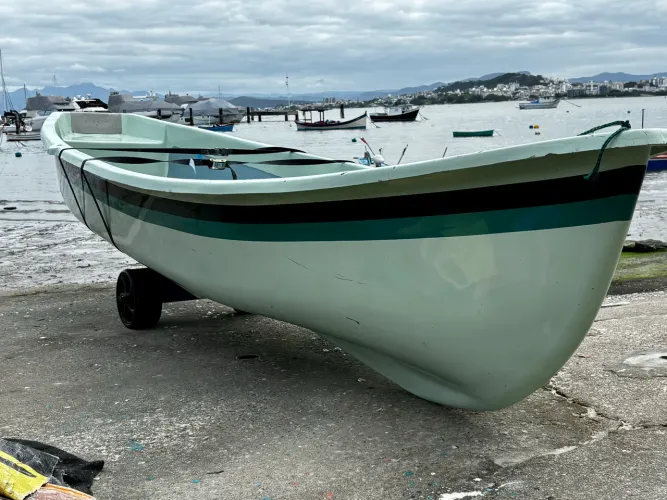 Barco de fibra fibra nautica.