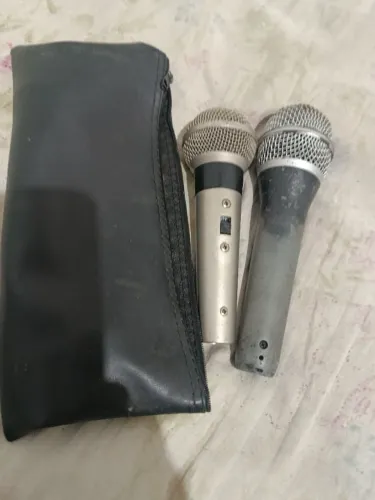 Vendo dois microfones