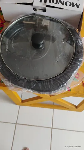 Vendo churrasqueira elétrica usada somente uma vez ainda na caixa