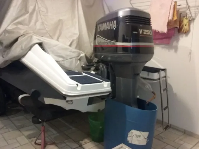Lancha Runner 7500 proa aberta