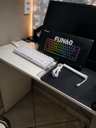 TECLADO MAGNÉTICO + CABO ENCARACOLADO