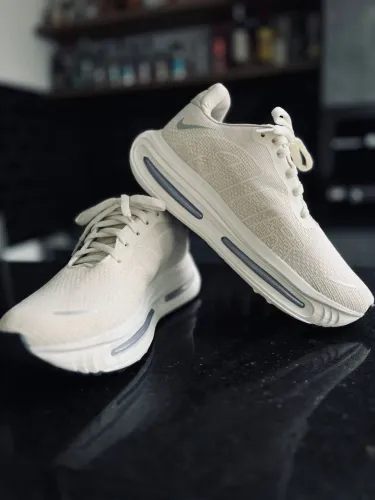 Tênis Nike Vomero Premium 