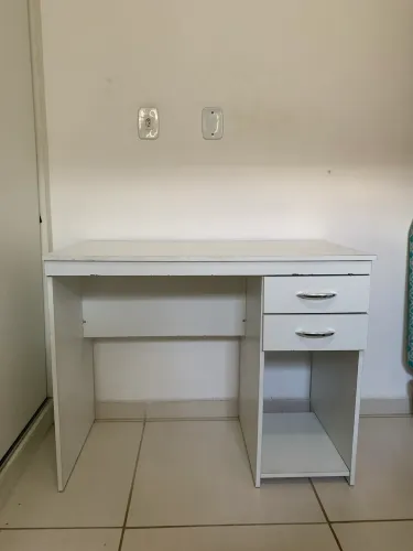 Escrivaninha/mesa para computador