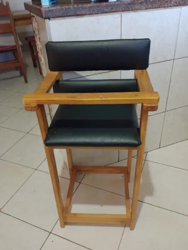 Cadeira de Alimentação Infantil de Madeira