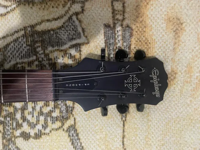Guitarra Les Paul Epiphone Studio Gothic
