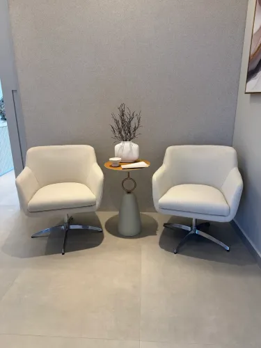 2 poltronas giratórias