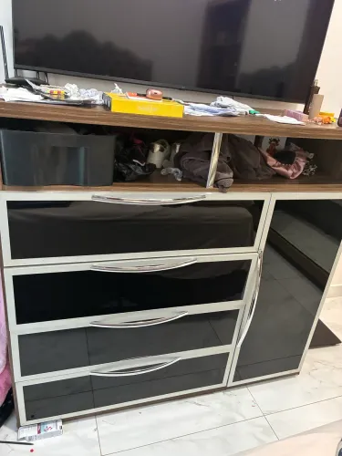 Vendo cômoda em mdf e vidro