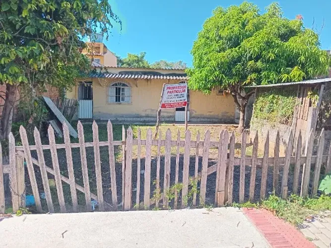 Terreno com Casa em Pontal das Garças. 200 Metros Quadrados.
