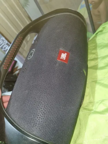 Caixa de som jbl com defeito
