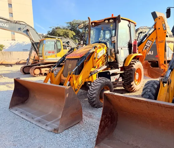 Retroescavadeira JCB Modelo 3CX