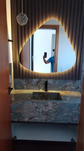 Espelhos orgânicos e espelhos com Led