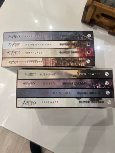 Coleção Completa Assassin's Creed - 2 Boxes (8 Livros) - Impecável