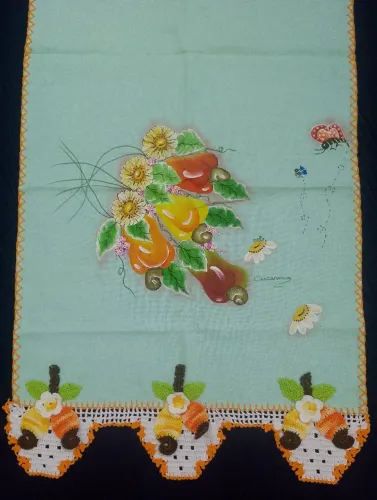 ARTESANATO EM PINTURA COM ACABAMENTO EM CROCHÊ EM ALTO RELEVO