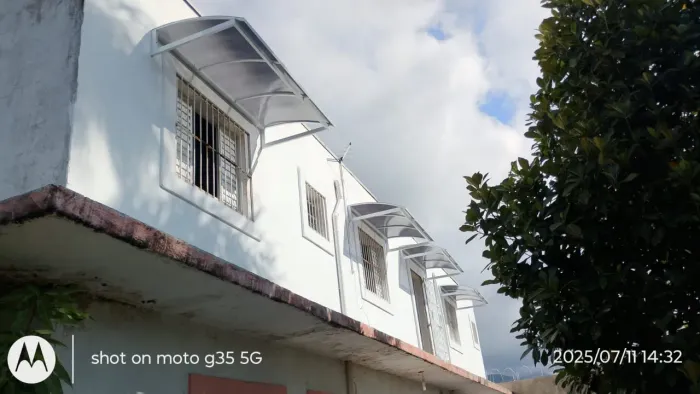Toldos de policarbonato estrutura de alumínio sob medida 