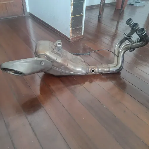 Escapamento original mt09, tracer , 2015 a 2024., com difulsor elétrico