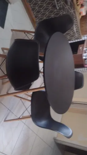 Conjunto de mesa com cadeiras