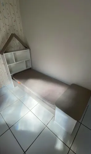 Cama Infantil Casinha com Baú para Brinquedos + Colchão