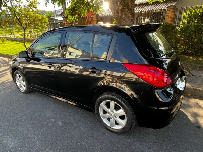 Nissan Tiida SL 1.8/1.8 Flex 16V Mec. 2012