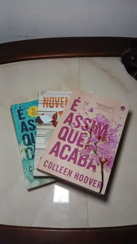 Vende-se trio Collen Hoover | É assim que acaba, É assim que começa e Novembro 9