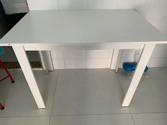Mesa em mdf branca -usado bom