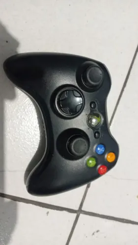 troco 3 controle de xbox e cabos por jogos de plastation 4 .
