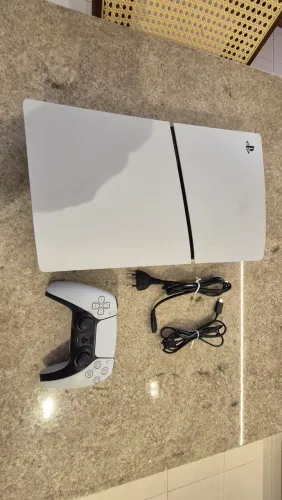 PS5 SLIM DIGITAL 825GB COM NF apenas 6 meses de uso