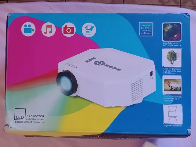 Vendo projetor led UC30 novo na caixa nunca foi usado