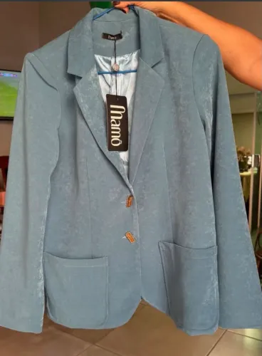 Blazer mamô azul claro acetinado novíssimo