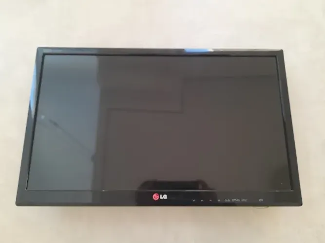 TV/Monitor LG Modelo 22MA33D-PS com defeito