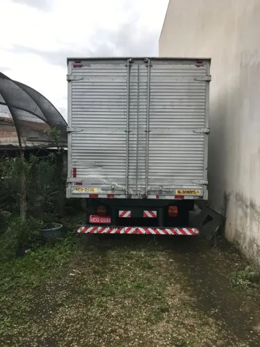 Baú 5.40 x 2.40 x 2.30 altura
