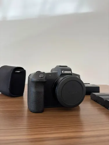 Canon EOS R + Adaptador RF-EF + Baterias e Cartão