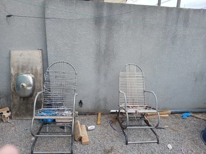 Vendo 2 cadeiras de balanço, descanso para reformar 