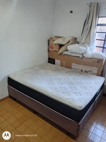 Vendo cama box de casal Queen em boas condições de uso entrego grátis