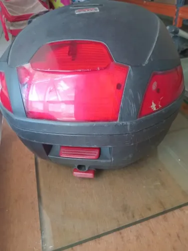 VENDO DOIS BAÚ BAULETO 35L TAUROS REFLETOR UNIVERSAL