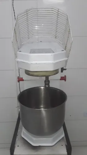 Batedeira de bolo industrial 12 litros