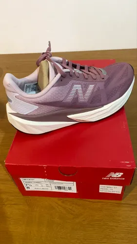Tenis de corrida New Balance Rebel v5 