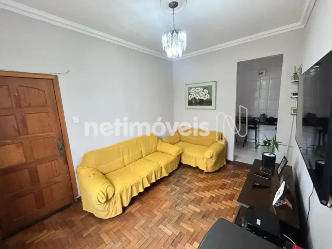 Apartamento 2 quartos com aquele charme clássico que só os bairros tradicionais de Minas t