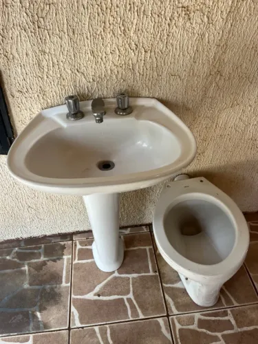 Pia vaso sanitario banheiro