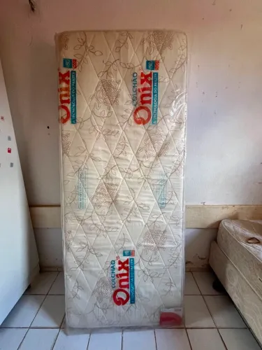 Vendo colchão solteiro novo no saco