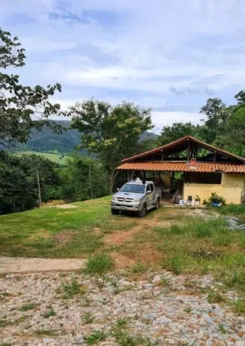 Sítio em Mateus Leme, terreno de 20 mil M². Casa com 01 quarto, sala,  cozinha com fogão a