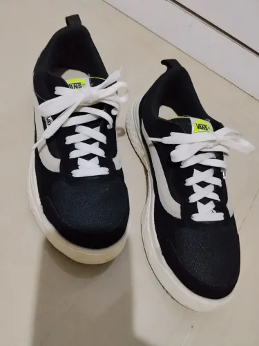 Tênis Vans Tam. 38 usado apenas uma vez , perfeito estado, apenas 89 reais